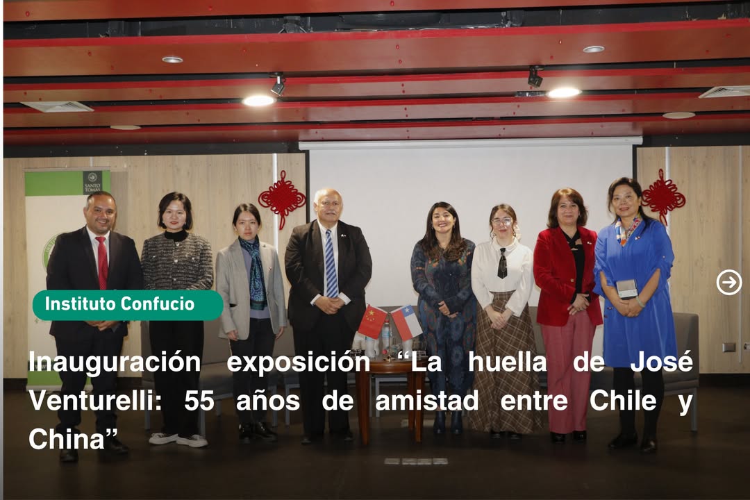 ChinaEmbajada's tweet photo. Formamos parte de la inauguración de la exposición "La huella de José Venturelli en 55 años de amistad entre #Chile y #China" en la sede de la Universidad Santo Tomas en Valdivia.
Una oportunidad gratuita para descubrir cómo el arte une culturas. 🇨🇱🤝🇨🇳 @JosVenturelli https://t.co/tE6MumIVFC