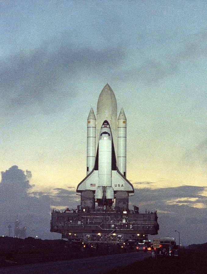 Dark_Moon_ASP's tweet image. El Transbordador Espacial: el avión que voló al espacio 🚀
Entre 1981 y 2011, el Space Shuttle redefinió la exploración espacial.
Fue la primera nave reutilizable, capaz de despegar como un cohete y aterrizar como un avión. ✈️
#SpaceShuttle #NASA