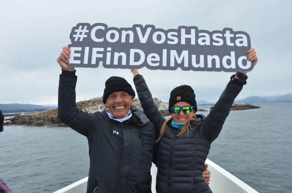 RosarioCentral's tweet photo. En nombre del pueblo de Central queremos agradecerte Mónica, gran guerrera Canalla, por haber cuidado y acompañado a Miguel estos años para que todos nosotros pudiéramos disfrutarlo 💛💙🫂 https://t.co/ci1a182m5T