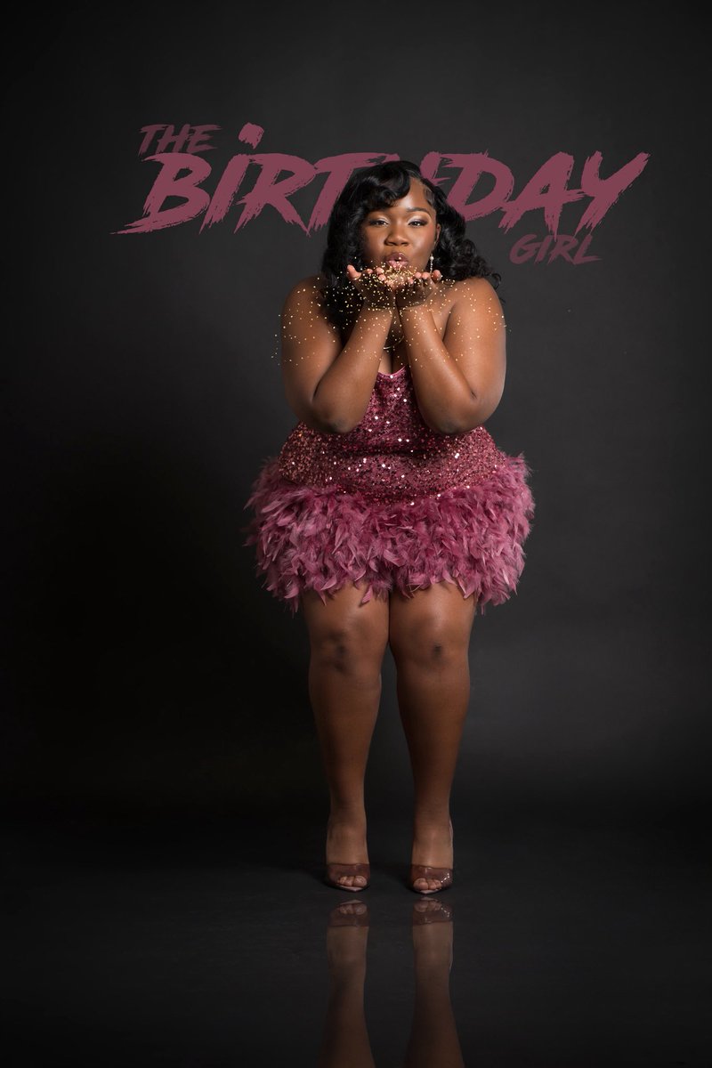AmberLaure77590's tweet photo. Having my cake & eating it too🎊💋#finally18 #itsmybirthday https://t.co/WLXciJT3Ag