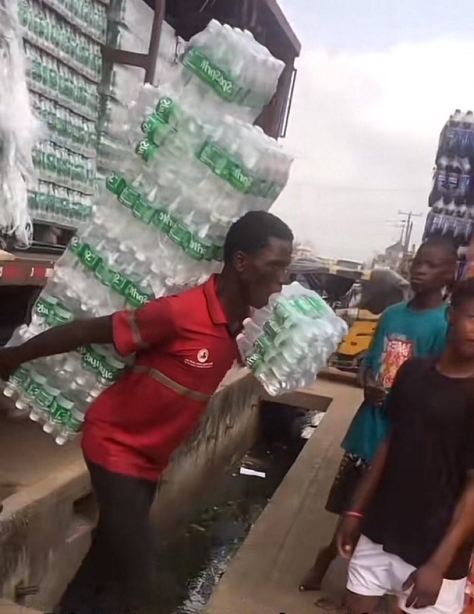 bashashy12's tweet image. Some people still don’t realize how big @HeyElsaAI is becoming.
It’s not your usual wallet ,it’s an AI intent engine that understands your goals and executes them across chains automatically.Elsa handles the heavy lifting on chain.
I’m trying all best to make sure that I’m in 👇