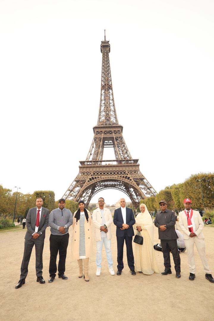 MohamudHAbdi's tweet image. Whoever goes to Paris and does not visit this historic site, truly their visit is incomplete.
Nations that are highly successful record both their rise and their fall in books of history whose pages can never be erased.
The Eiffel Tower, one of the seven wonders of the world,…