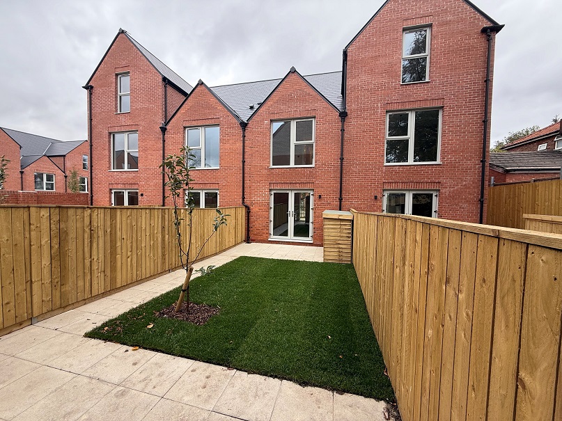 Shortconstruct's tweet image. 🏘️ New homes at Victoria Park, Manchester, are a natural extension of the neighbourhood. 

Phase two is ready for handover, phase three is nearing completion and major progress on the apartment block and five-bedroom home is underway. 

#SiteUpdate