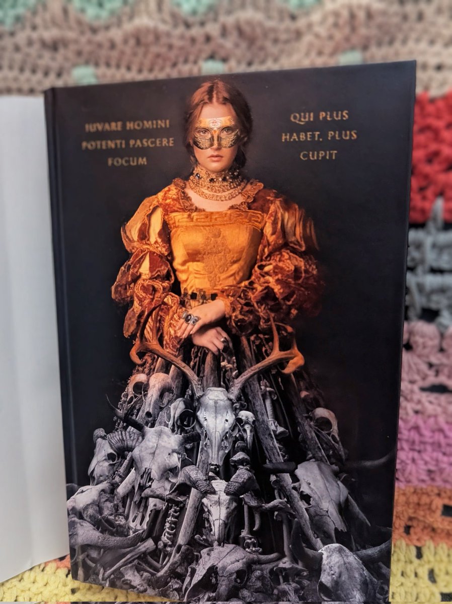 Sam48Bell's tweet image. Having issues with Royal Mail but after a week I finally have my @bertsbooks delivery. My subscriptions, Insomnia by Stephen King and The Adventures of Sherlock Holmes by Arthur Conan Doyle. My preorder of Boleyn Traitor by Philippa Gregory. Look what is hiding under the cover ❤️