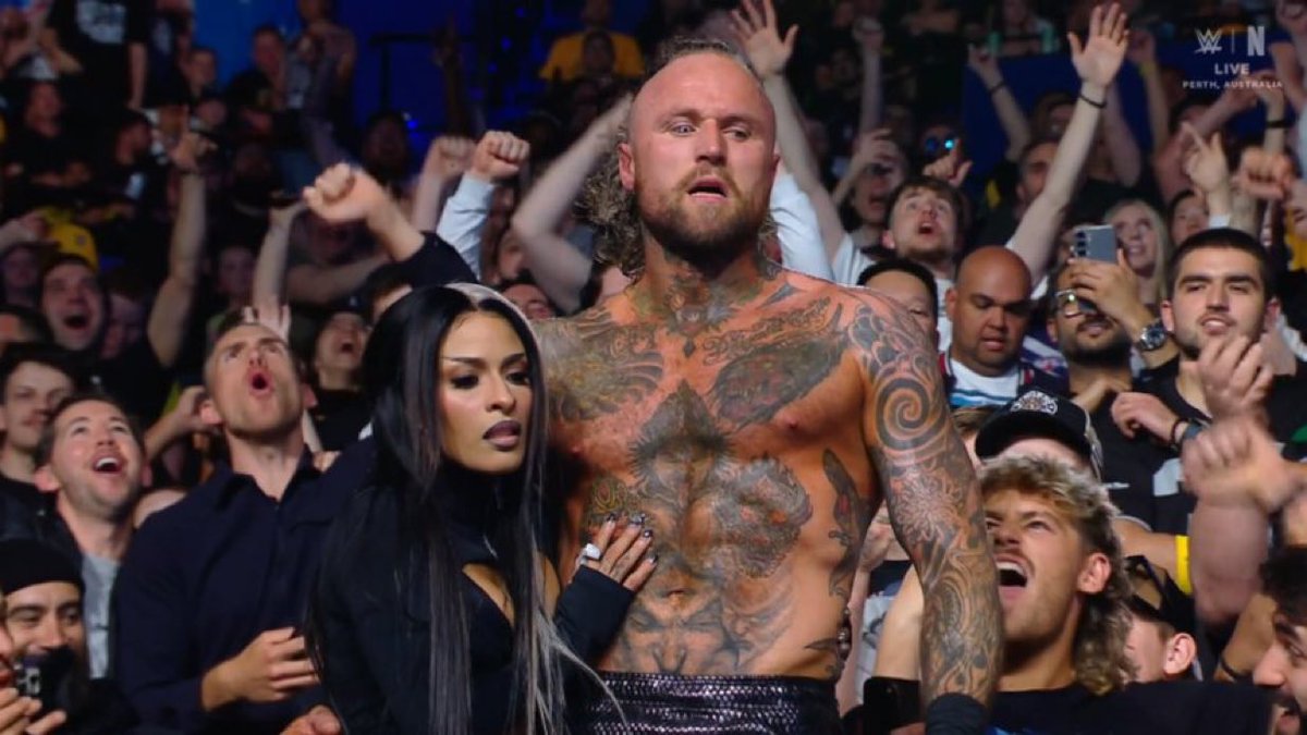 EliteClubS0B's tweet image. This was a really solid episode of SmackDown.
Felt so much more creative and different than the same old stuff we were getting.
Both RAW and SmackDown were good this week, hopefully, they keep this up.
#SmackDown