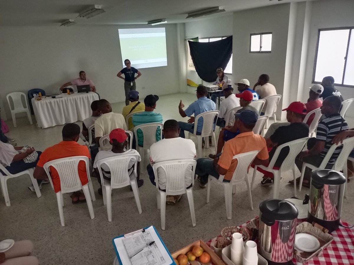 RicRRa's tweet photo. Con los representantes de cerca de 300 areneros de San Onofre, la ANM en asocio con MinEnergia, Gob. Sucre y la Alcaldía, adelantaron la jornada Asociatividad+Fortalecimiento:Minería con Propósito, en la que se promovió la asociatividad para la gestión de la formalización minera. https://t.co/DUrMc1PHht