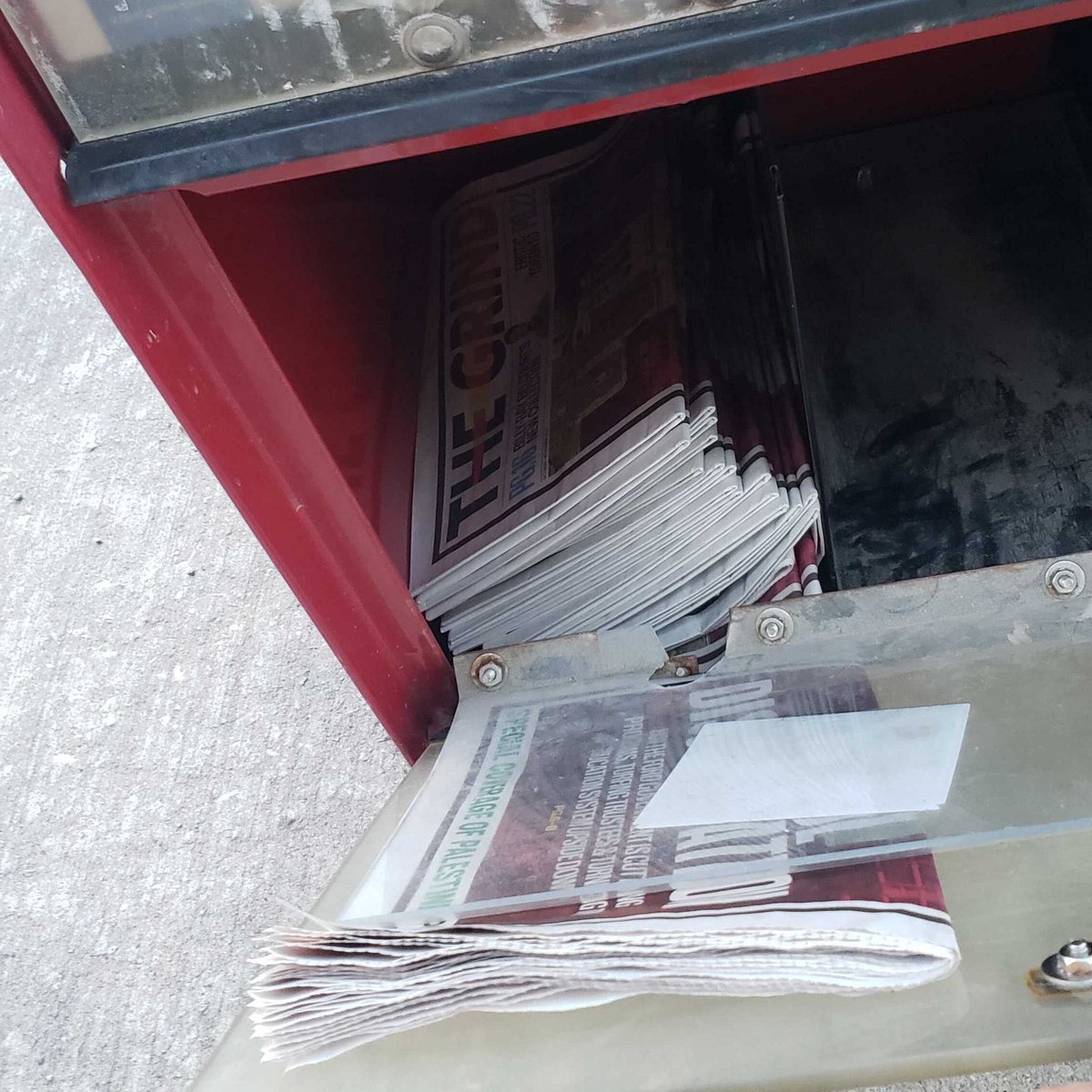 The new issue of The Grind is out around Toronto, including for the first time in 170 of these red streetboxes! 

We're testing this out, so let us know if you like picking The Grind up from these boxes.