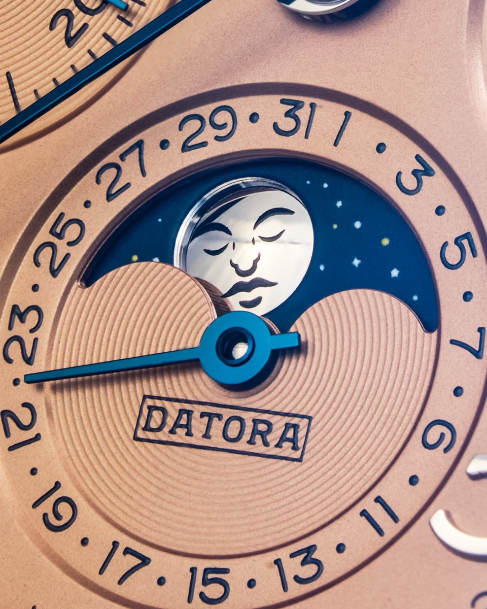 Today, we’re taking a look at a watch that captures the more sophisticated side of Breitling’s offerings with this B25 Datora 42. Positioned within the brand’s haute horology-focused Premier line, this take on the B25 Datora 42 with its salmon-hued dial might be our favorite