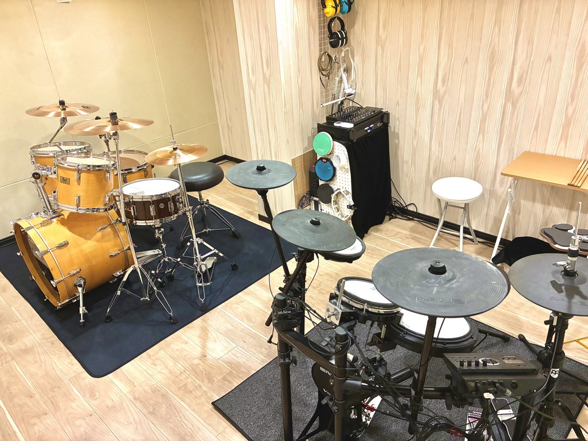 mugi_0101_'s tweet image. ドラムの日に間に合ったー！🥁
半年かけて進めていたドラムスタジオ計画！
色んな方々の力をお借りして本日ようやくここまできました😭

ドラム始めて15年。
30歳を手前に念願のドラムスタジオを持つことができました✨

ドラム人生最高👍

#ドラムの日
#ドラムの日いいね25
#森谷ドラムスクール