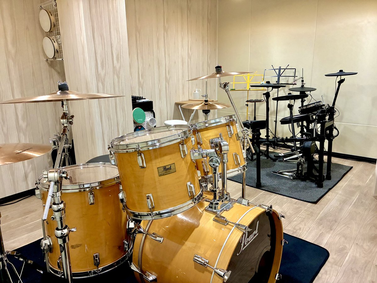 mugi_0101_'s tweet image. ドラムの日に間に合ったー！🥁
半年かけて進めていたドラムスタジオ計画！
色んな方々の力をお借りして本日ようやくここまできました😭

ドラム始めて15年。
30歳を手前に念願のドラムスタジオを持つことができました✨

ドラム人生最高👍

#ドラムの日
#ドラムの日いいね25
#森谷ドラムスクール