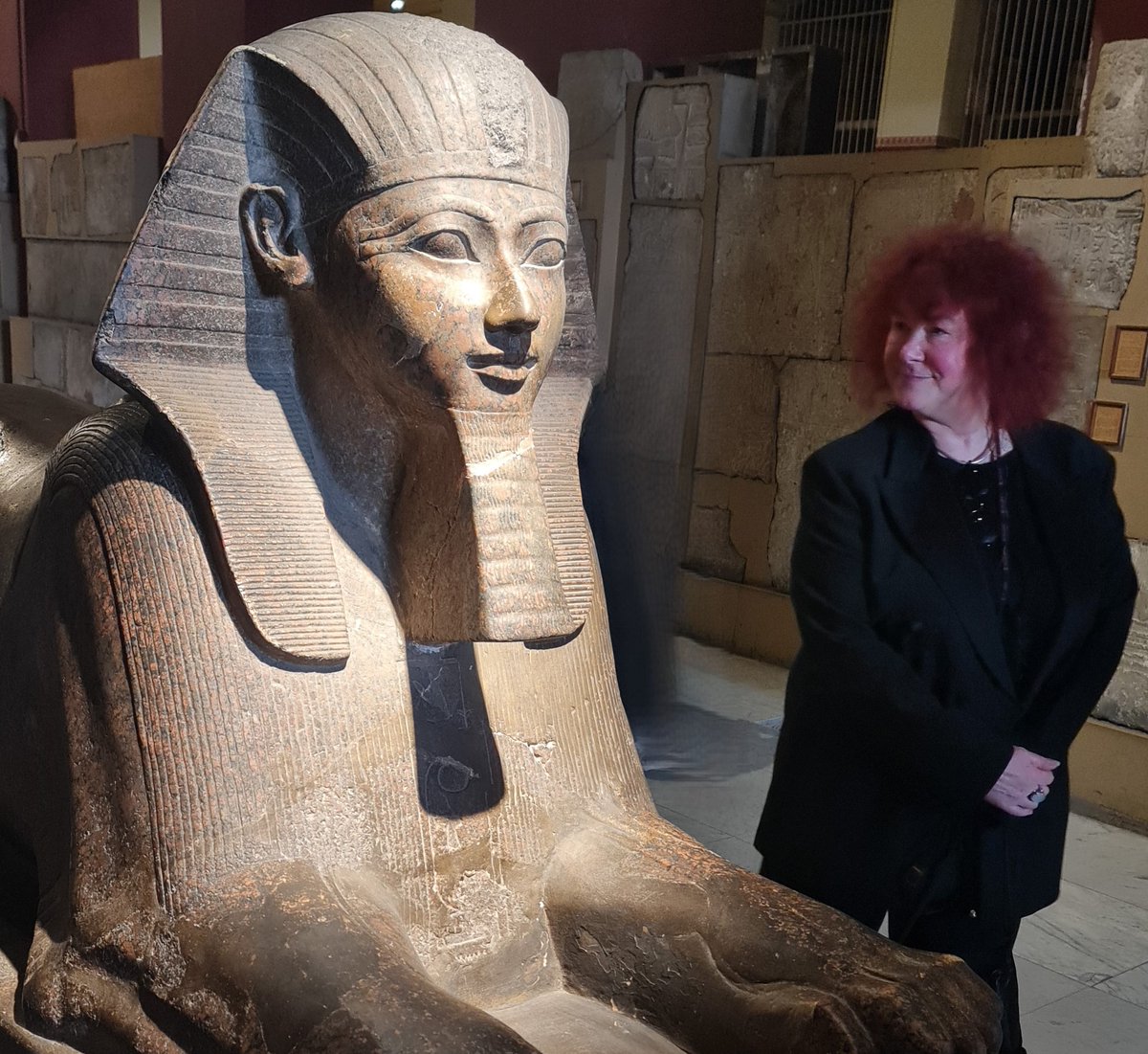 😍Back on PBS America all day today (UK Channel 84) with our BBC doc 'Egypt's Lost Queens' pbsamerica.co.uk/schedule/ and also earlier this year in Cairo Museum with the mighty Hatshepsut and <a href="/CultExp/">Cultural Experience</a> (Image: R.Haxby)