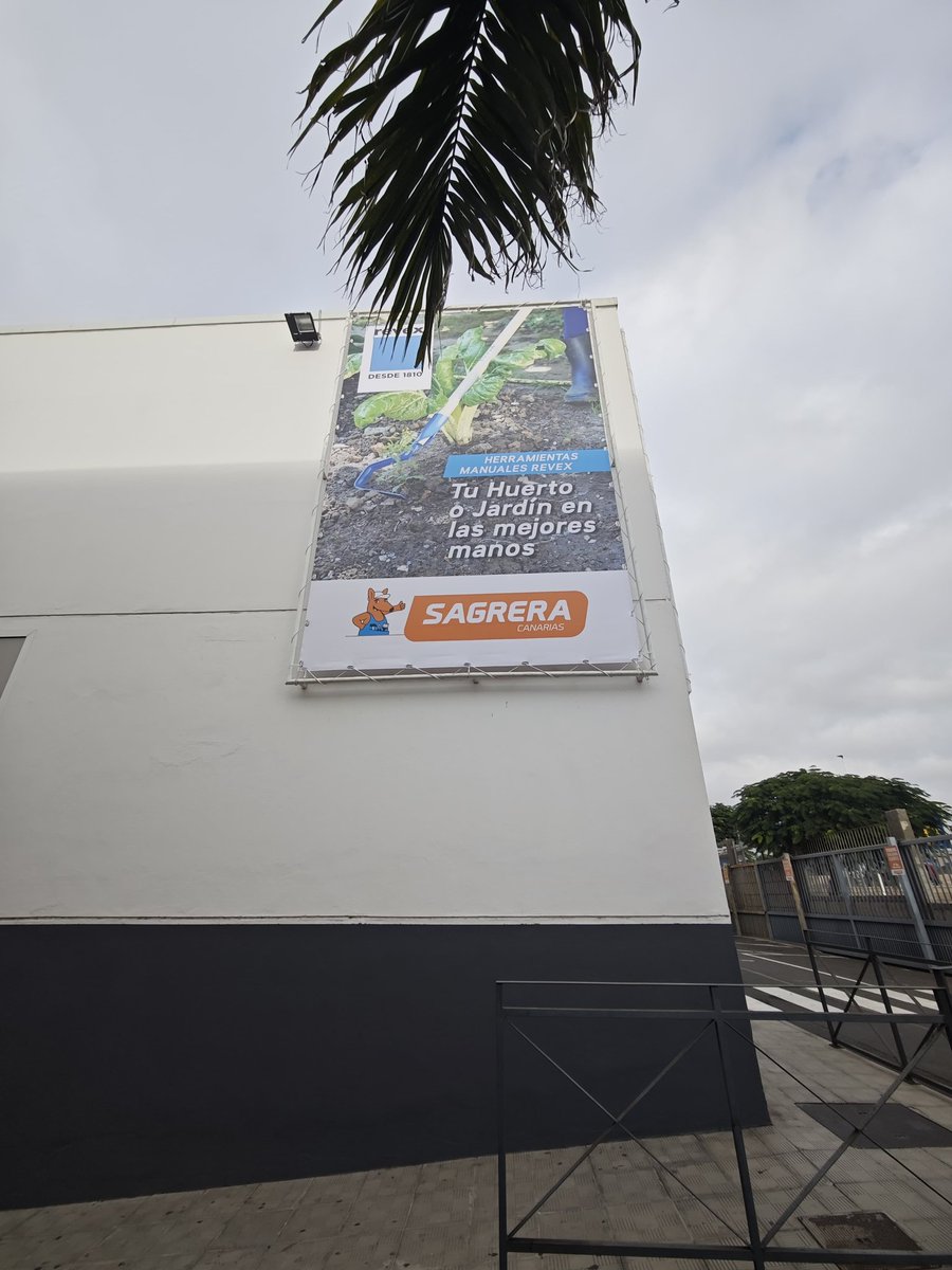 publexcan's tweet photo. Impresión de gran formato e instalación de lonas para Sagrera Canarias. Las lonas de PVC son un gran soporte para plasmar una gran #PublicidadExterior ¿que opinas?, .....mas en https://t.co/J0VVjKpoeE https://t.co/TSO7xBqhAF