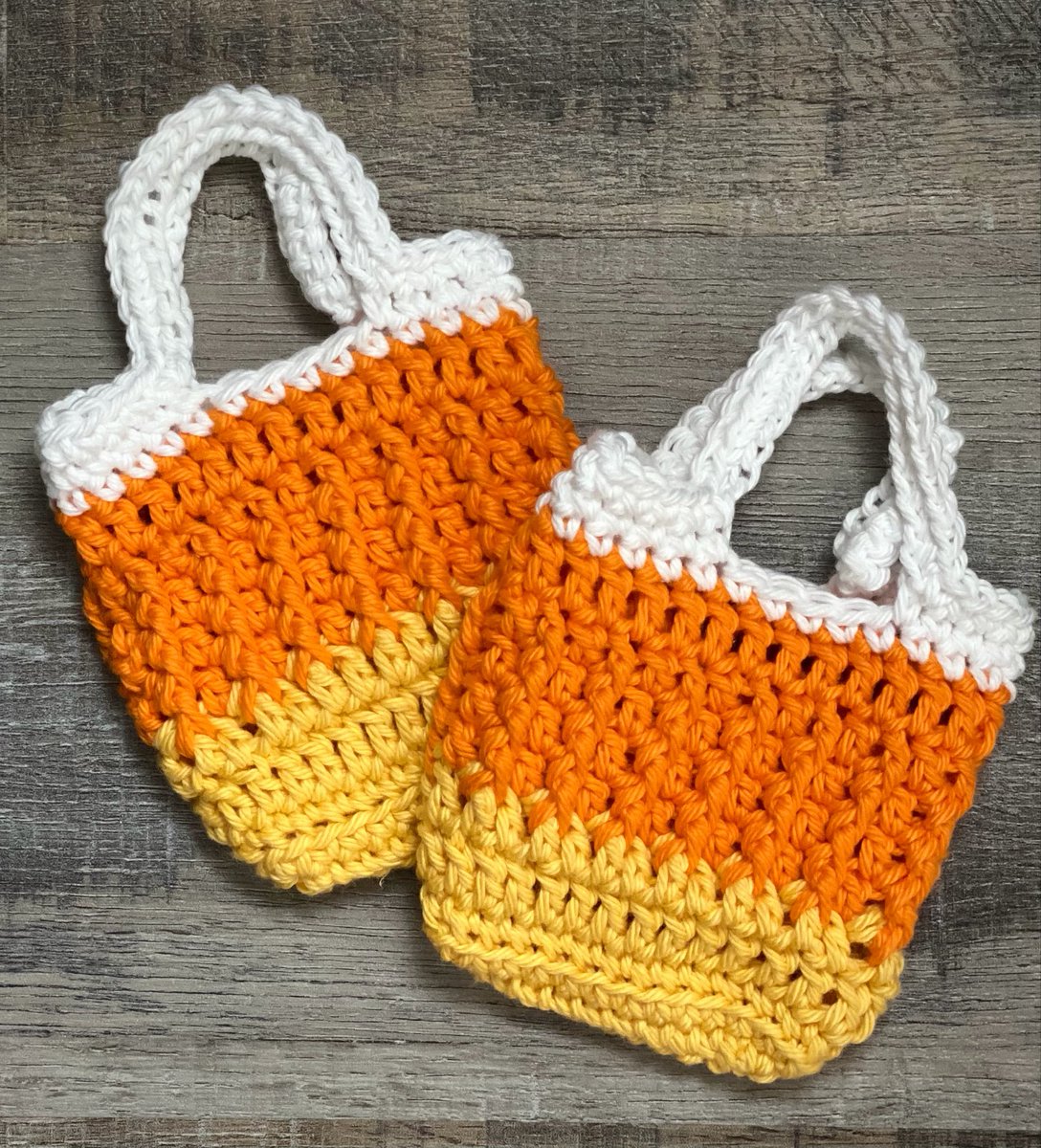 nitacy's tweet image. My Mini Crochet Halloween Candy Corn Treat Bag is the perfect size to fill with Halloween treats for all those special little ones.🎃

#creatingme #crochet #crocheting #halloween #halloweencrochet #crochetinspiration #crochetersofinstagram #crochetproject

creatingme.net/2025/10/10/min…