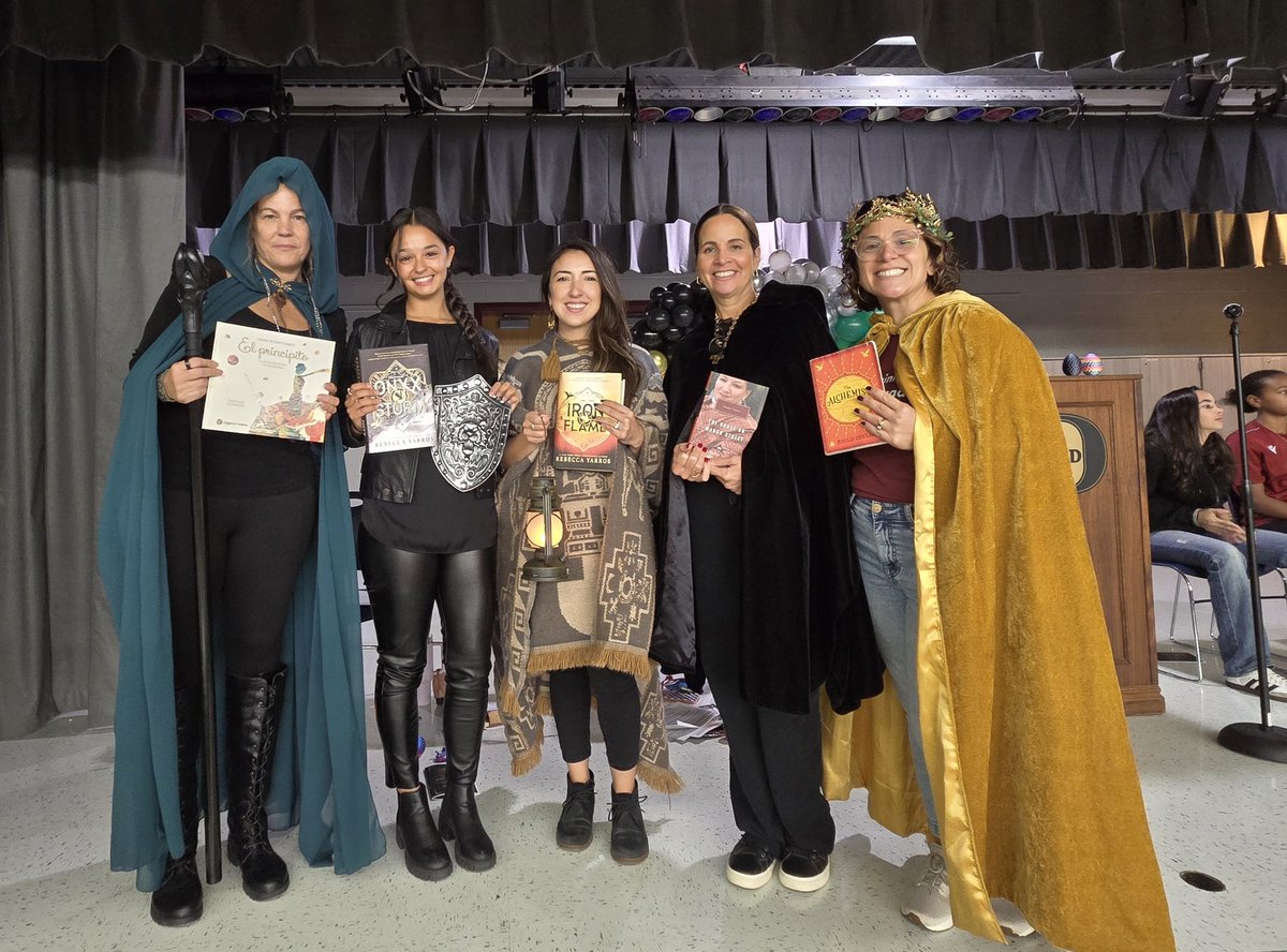 A wonderful and joyful Reader's Guild induction ceremony for our 6th grade dual language classes this morning! Our students are bilingual readers and writers.
#Ossining DL
<a href="/OssiningSchools/">Ossining UFSD</a>