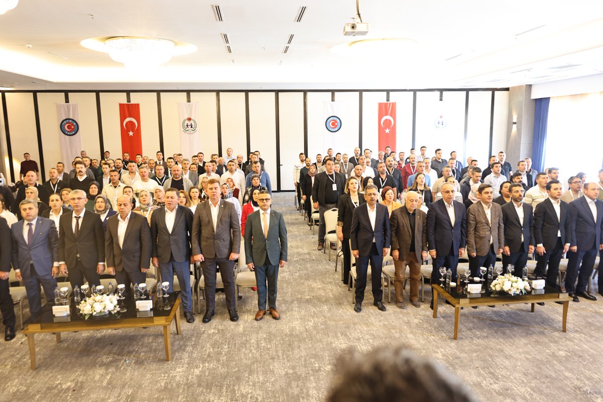 📍Tekirdağ Şubemizin 12. Olağan Genel Kurulu, birlik ve beraberliğimizi güçlendiren bir demokrasi meydanı havasında gerçekleşti.

🔹️Genel kurul açılışında gerçekleştirdigim konuşma ile gündeme ve çalışma hayatına ilişkin değerlendirmelerimi paylaştım. Dünyada olduğu gibi