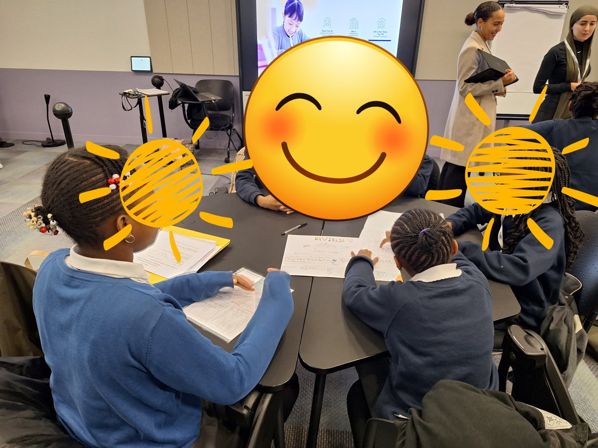 PrimaryStJohnJ1's tweet image. #worldofworkweek
Y6 pupils had a fabulous, enriching visit to KPMG, where they presented their app design ideas to a Dragons Den panel. Pupils worked collaboratively before articulately and confidently presenting. Well done!