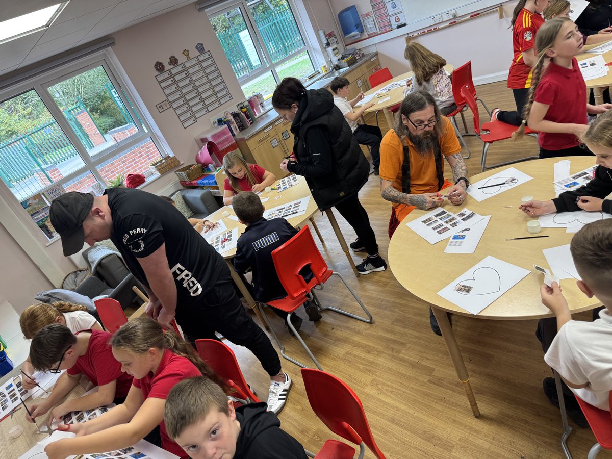 MrColes93's tweet image. What a brilliant afternoon for our parent skill share! 💛
Together we celebrated ‘Calon Ein Cymuned’ by creating heart collages inspired by our mining heritage, ahead of Senghenydd Mining Disaster Memorial Day. #Cynefin #Community #Senghenydd

@NantYParcSchool