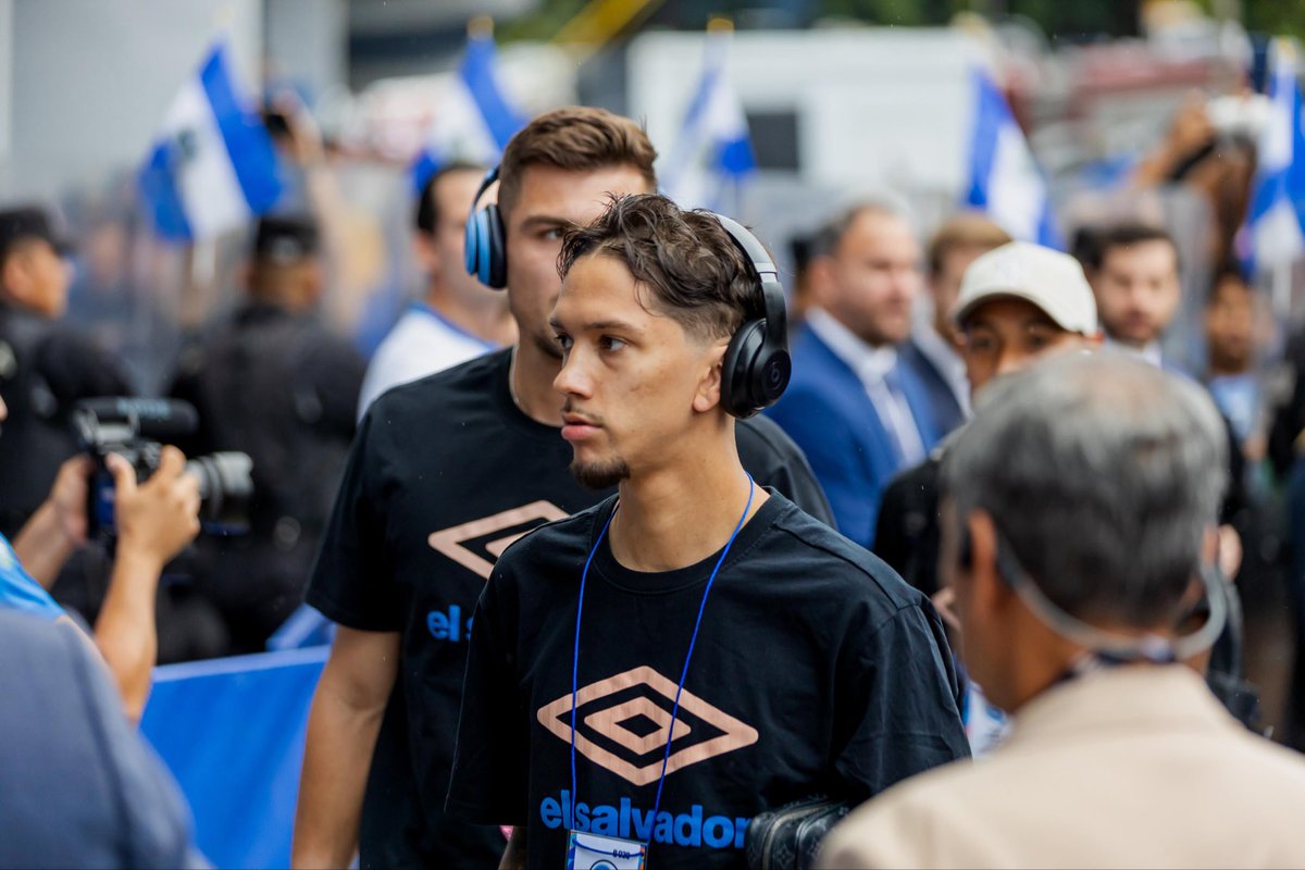 AlianzaFC_sv's tweet photo. Por El Salvador, por nuestra gente y por vos CAPITÁN ©️🇸🇻

¡Vamos Selecta! 💙🤍

#ElSalvador #LaSelecta https://t.co/eADYJyElcN