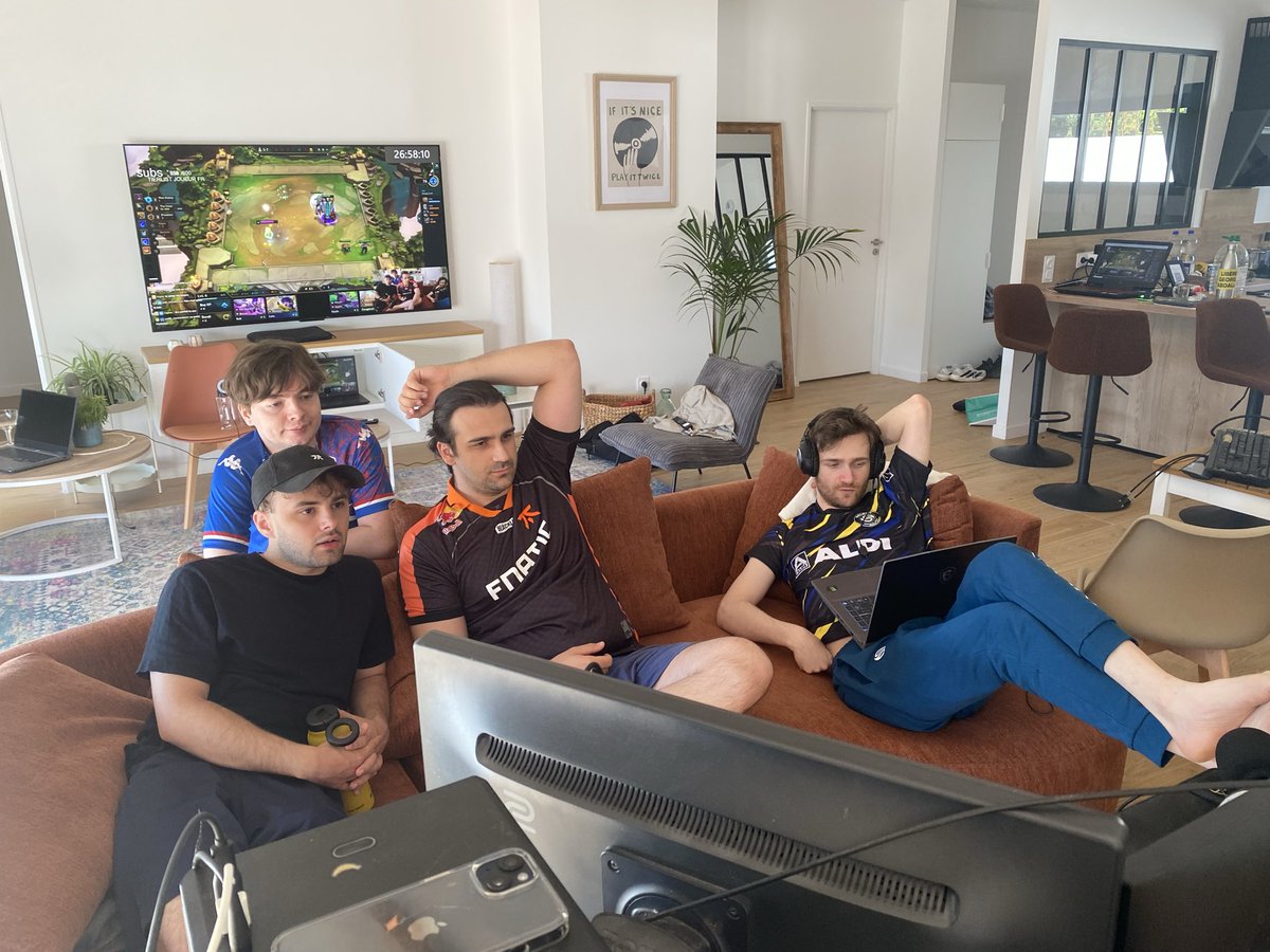 🚨Début de la Tactician Cup 2 
En direct de la WhatouHouse 

On cast les games de <a href="/Clemou_TFT/">Clémou</a> <a href="/TftRebanav/">Rebanav</a> et <a href="/Yaroy_tft/">Yaroy</a> 

C’est tout de suite sur ttv/opesanec !