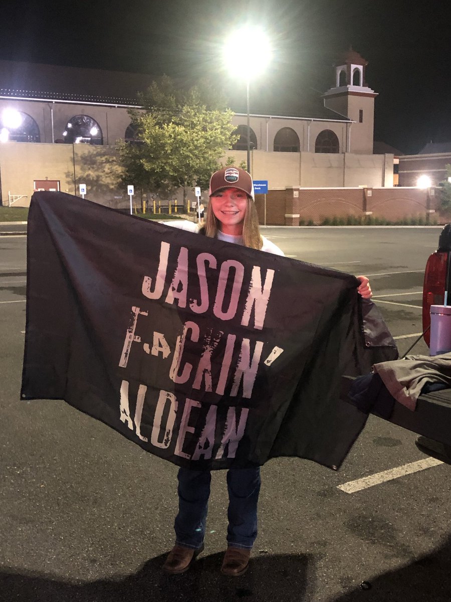 Andy_Green2004's tweet photo. Today is the day!! @Jason_Aldean @RichRedmond @WarrenZeiders @deejaysilver1 16th Aldean show for my daughter’s 16th birthday #MyKindaParty @SI_Stadium https://t.co/XyJHDbzzkJ