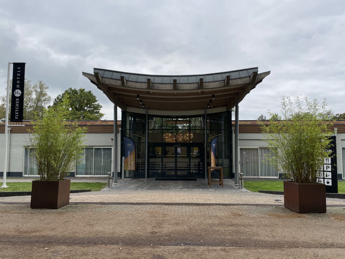 Vandaag is <a href="/Dunraven_School/">Dunraven</a> i.s.m. <a href="/DHsporttours/">DH Sporttours</a> aangekomen bij 𝐅𝐥𝐞𝐭𝐜𝐡𝐞𝐫 𝐃𝐨𝐨𝐫𝐰𝐞𝐫𝐭𝐡.

Wij danken Dunraven School voor hun komst en wensen ze nog veel plezier komende dagen!

#Dunraven #Dunravenschool #DHSporttours #Sporttours #Doorwerth #football #fletcherfootball