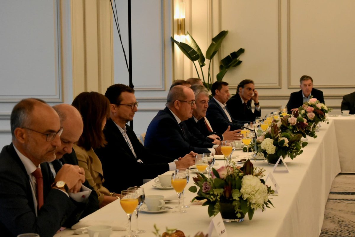 exeforum1's tweet image. Gracias a Dña. Rosa Cobo Mayoral, presidenta de #Acuaes, por acompañarnos junto a #OHLA y #COPASA.

Destacó el papel de Acuaes en infraestructuras hidráulicas y los 5.700 M€ movilizados con fondos #NextGenerationEU.

#ExecutiveForum #Agua #Innovación