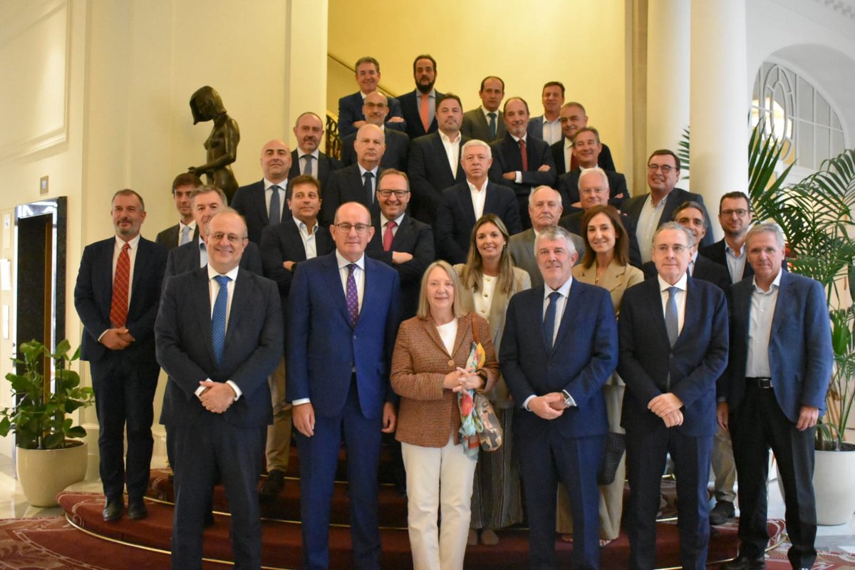 exeforum1's tweet image. Gracias a Dña. Rosa Cobo Mayoral, presidenta de #Acuaes, por acompañarnos junto a #OHLA y #COPASA.

Destacó el papel de Acuaes en infraestructuras hidráulicas y los 5.700 M€ movilizados con fondos #NextGenerationEU.

#ExecutiveForum #Agua #Innovación