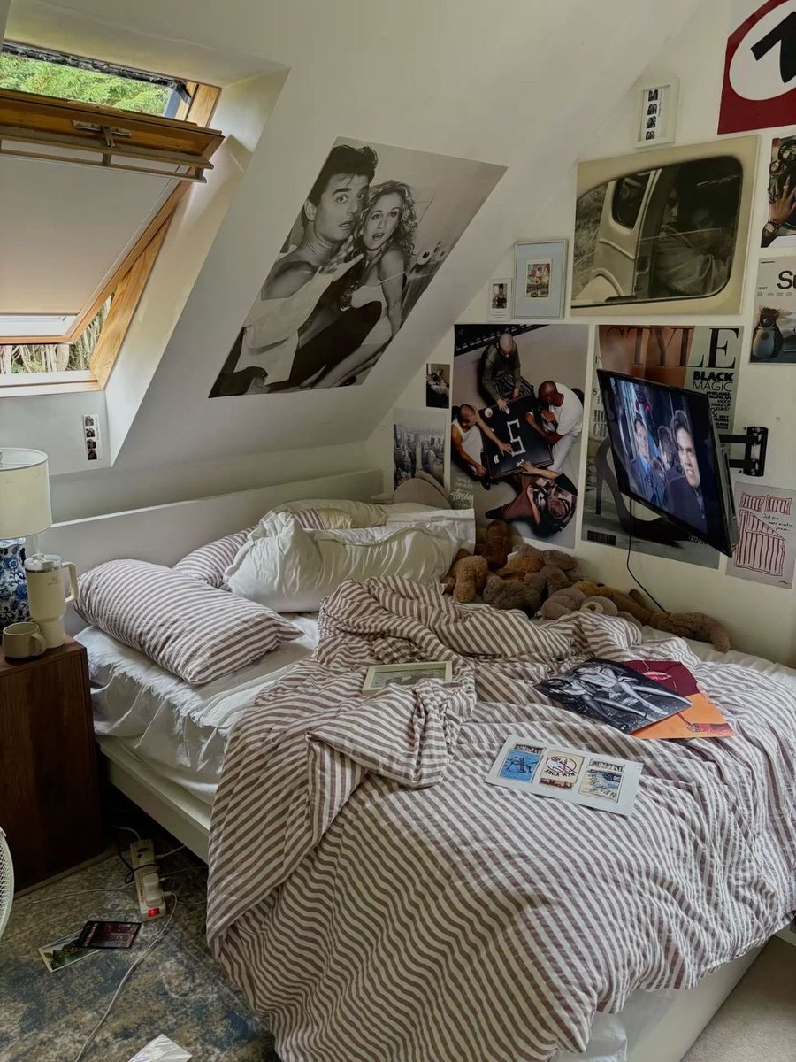 wanan_s's tweet photo. How Pinterest sees me
-Room
-Singer
-Aesthetic
-Outfit https://t.co/7RTRs62z2f