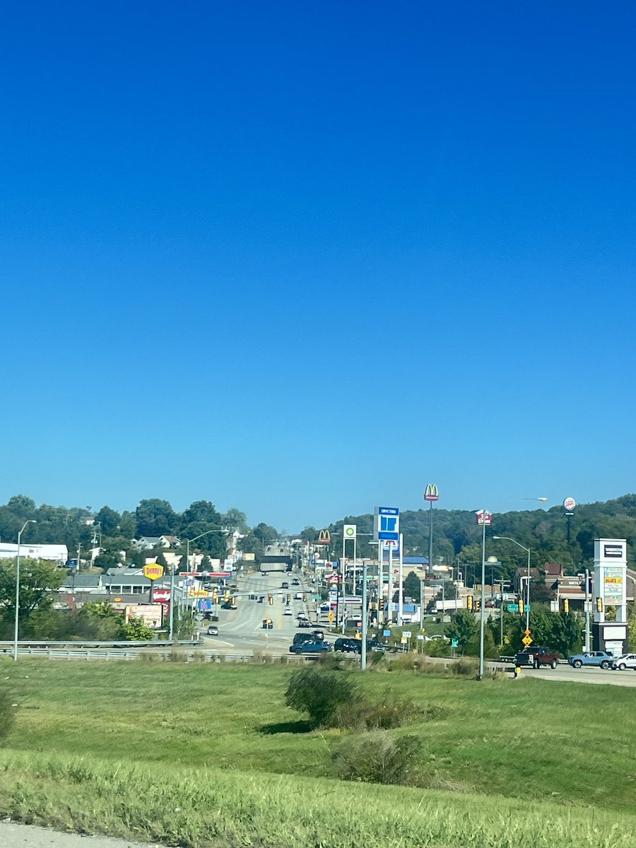crusteater's tweet photo. Drove past one of America’s cultural gems while in Pennsylvania last week. Couldn’t believe my eyes. https://t.co/OIT0lcFhd4