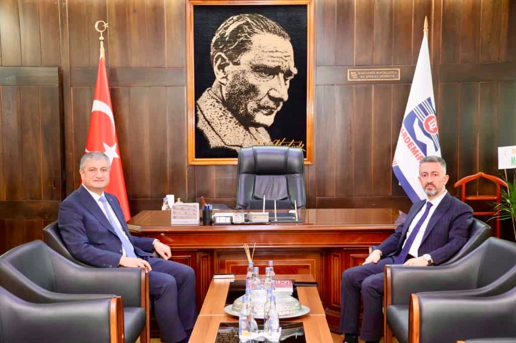 Valimiz Sayın Mustafa Yavuz (<a href="/valiyavuz/">Mustafa Yavuz</a>), Kardemir A.Ş. Yönetim Kurulu Başkanlığına Atanan Muhammed Ali Oflaz’a İade-i Ziyarette Bulundu.

Valimiz Sayın Mustafa Yavuz (<a href="/valiyavuz/">Mustafa Yavuz</a>), Kardemir A.Ş. Yönetim Kurulu Başkanlığına Atanan Muhammed Ali Oflaz’a iade-i ziyarette bulunarak,