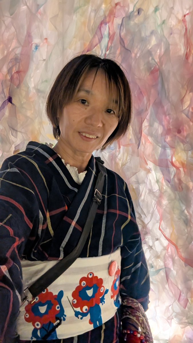 万博ももうすぐ閉幕。
終わりに向けてありがとうモード。
わたしたち技術スタッフも緩和ケアに入りましたw
前後ミャクミャク
帯は脱いだら手ぬぐいとTシャツに戻ります。