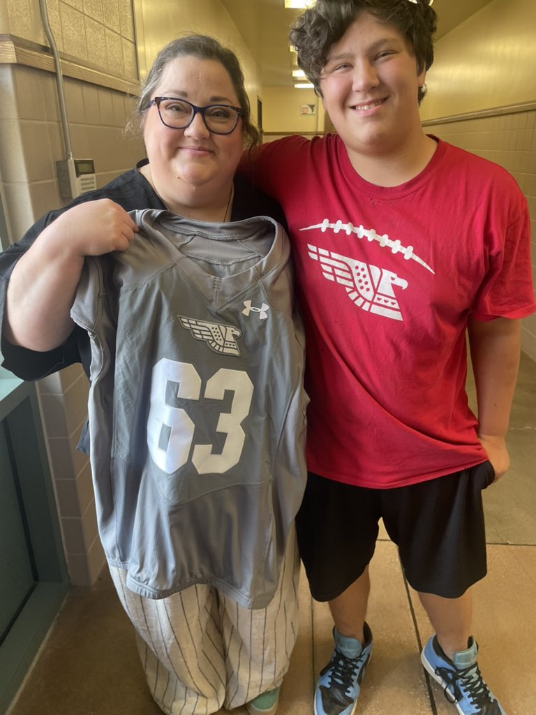 FootballWNHS's tweet image. 7pm kickoff tonight at South against East, come out and support. Thank you to our teachers of impact this week are Mrs. Fowler, Ms Diaz, Mr. Patrick, and Ms. Bradley. Thank you for all you do. #HammerOn