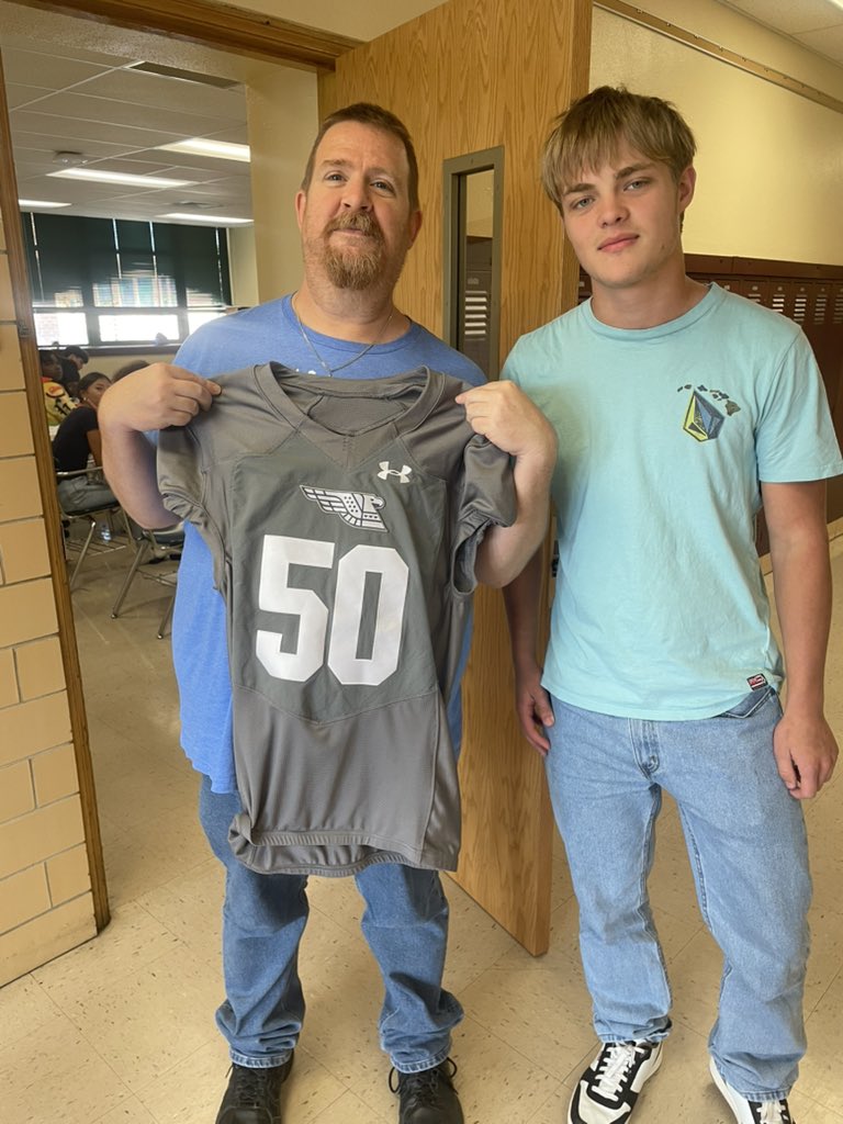 FootballWNHS's tweet image. 7pm kickoff tonight at South against East, come out and support. Thank you to our teachers of impact this week are Mrs. Fowler, Ms Diaz, Mr. Patrick, and Ms. Bradley. Thank you for all you do. #HammerOn