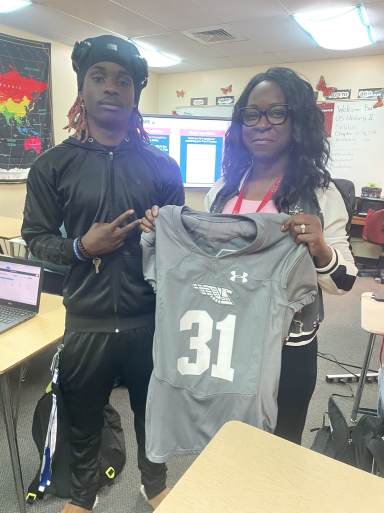 FootballWNHS's tweet image. 7pm kickoff tonight at South against East, come out and support. Thank you to our teachers of impact this week are Mrs. Fowler, Ms Diaz, Mr. Patrick, and Ms. Bradley. Thank you for all you do. #HammerOn