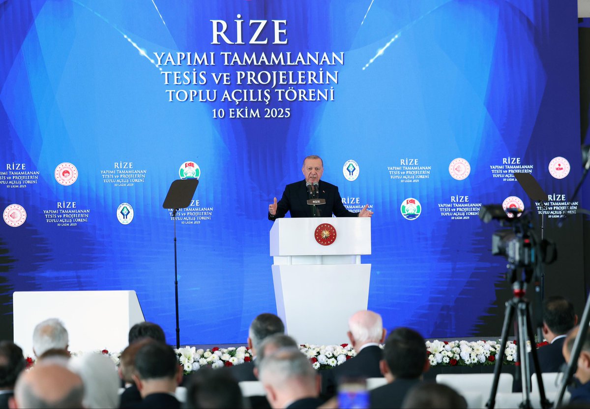 murat_kurum's tweet photo. Yaptığımız her hizmet gönüllerimizi birleştiren bir köprü, her yatırım Rizeli evlatlarımızın yarınlarının güvencesi.

Cumhurbaşkanımız Sayın @RTErdogan’ın teşrifleriyle Karadeniz’in gözbebeği 📍Rize’de hayata geçirdiğimiz projeler hayırlı, uğurlu olsun. https://t.co/N8Flvr48XY