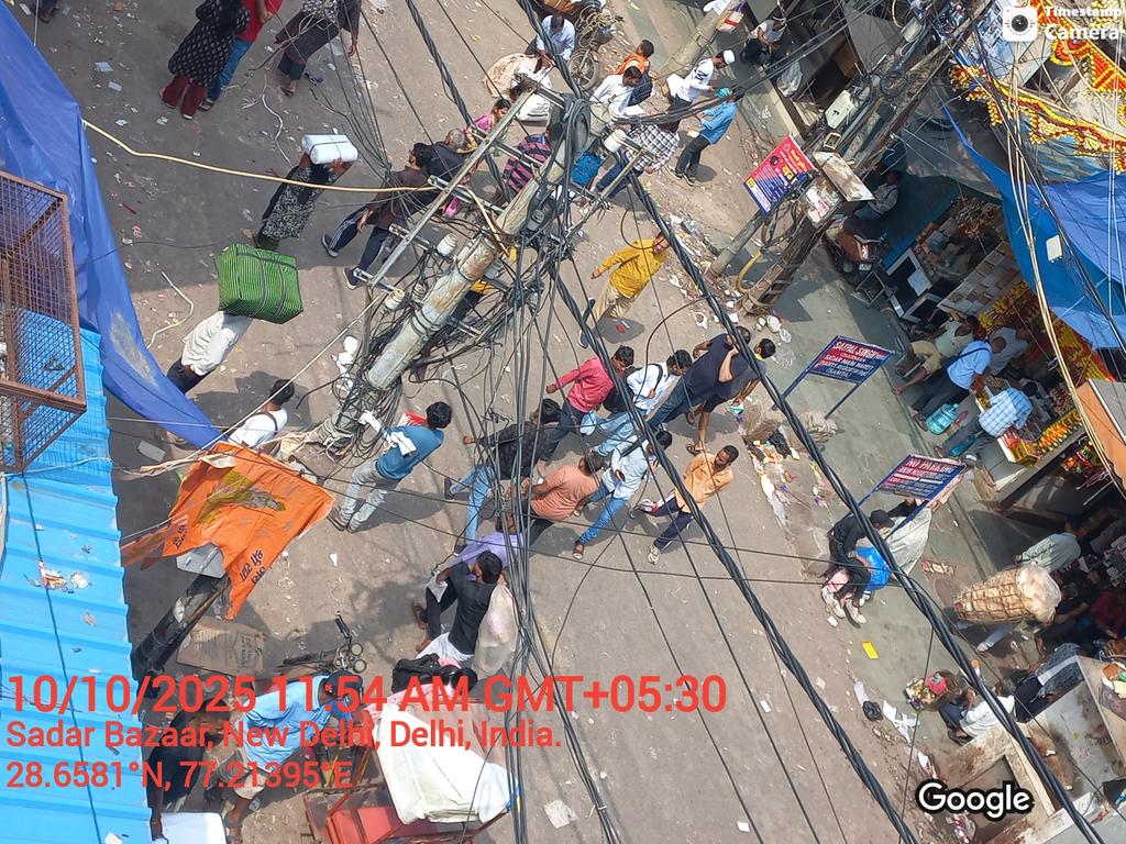 Anuj_84_Gupta's tweet image. कल दिनांक 09/10/2025 को माननीय सांसद @PKhandelwal_MP जी 
@arvindgargbjp @JPBhaiBJP
@DelhiPolice @DelhiJalBoard
@MCD_Delhi @DelhiPwd @BJP4Delhi
इत्यादि के बड़े अधिकारी सदर बाजार की अव्यवस्था और गंदगी के विषय में जानकारी लेने के लिए दौरा करके गए थे ।
उनके इस दौरे को सदर की एक…