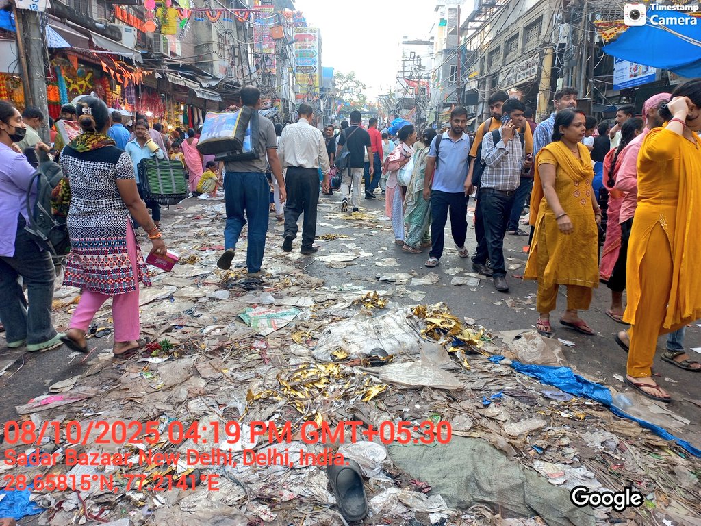 Anuj_84_Gupta's tweet image. कल दिनांक 09/10/2025 को माननीय सांसद @PKhandelwal_MP जी 
@arvindgargbjp @JPBhaiBJP
@DelhiPolice @DelhiJalBoard
@MCD_Delhi @DelhiPwd @BJP4Delhi
इत्यादि के बड़े अधिकारी सदर बाजार की अव्यवस्था और गंदगी के विषय में जानकारी लेने के लिए दौरा करके गए थे ।
उनके इस दौरे को सदर की एक…