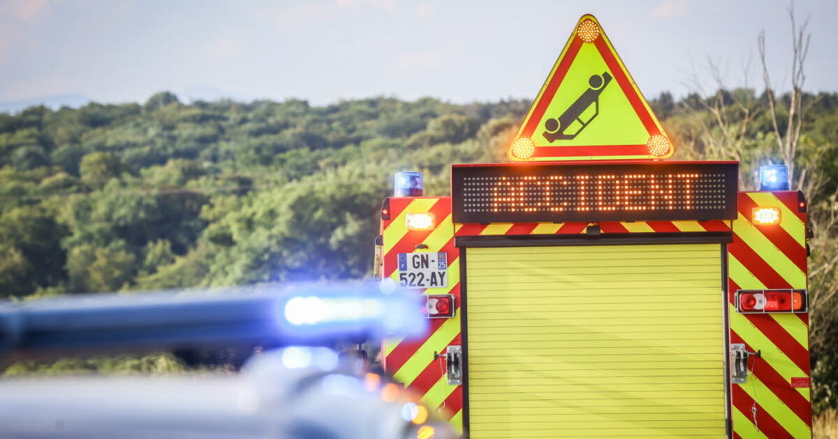 leprogreslyon's tweet image. ⚫ Une #voiture finit dans un #fossé à #Larajasse : un #mort et un blessé en urgence absolue
➡️ l.leprogres.fr/IYs