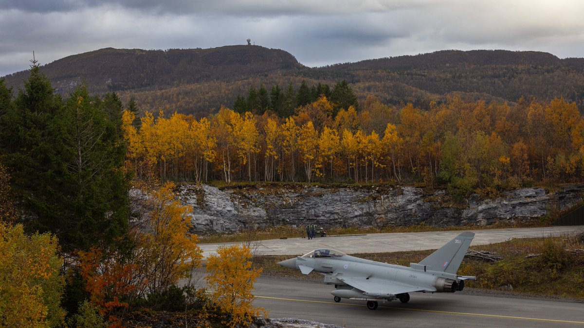 DefenceOps's tweet photo. Cold skies. Hot jets. Typhoons on task. ❄️🔥

Typhoons from @raflossiemouth are delivering air support in 🇳🇴Norway’s High North on Ex TARASSIS, proving ability to respond fast, anywhere.✈️
 
🌍The @JEFnations showing the best of #PhoonFriday power across multi-domain operations💪 https://t.co/6SndnR3E7c
