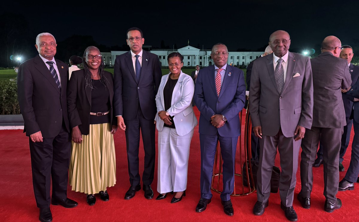 SomaliainKenya's tweet image. The 24th #COMESA Summit concluded in Nairobi with the full participation of #Somalia. Our delegation reaffirmed Somalia’s steadfast commitment to #COMESA vision of advancing regional integration, enhancing economic cooperation, promoting intra-African trade  &amp;amp; non-tariff barriers