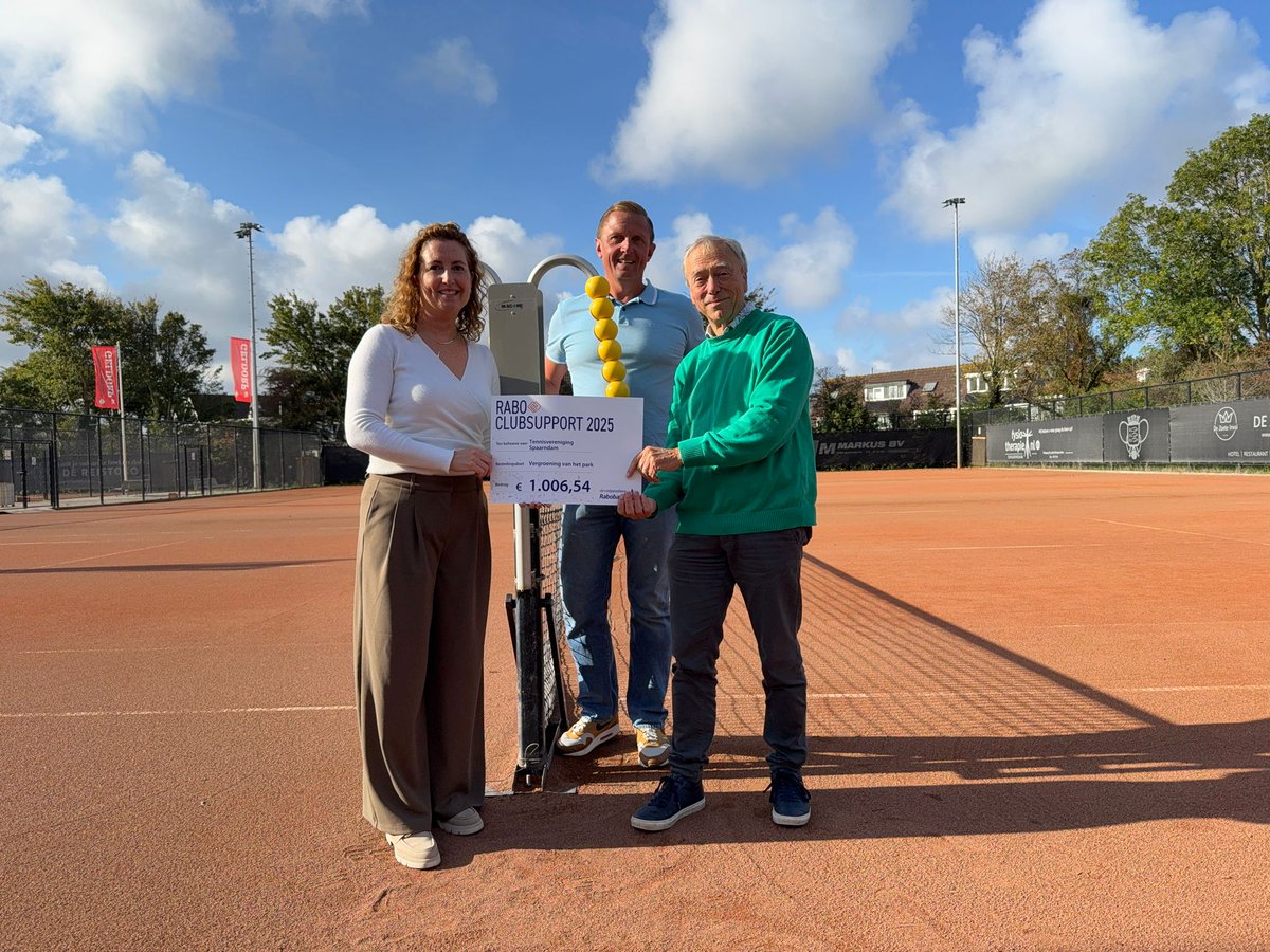 Uitreiking op een prachtige dag op het prachtig gerenoveerde complex van de Tennisvereniging Spaarndam. We wensen ze succes met hun padelproject.
#raboclubsupportMRA #decooperatieverabobank #Spaarndam