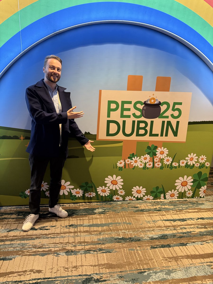 Day 2, lets go! <a href="/GooglePEProgram/">Google's Product Experts Program</a> #PESummit25