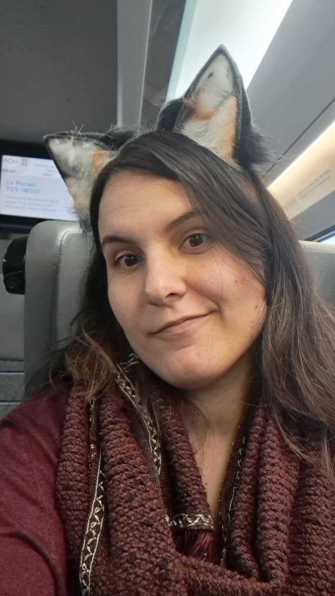 🐾 À OctoGônes tout le week-end !
Je squatte près du stand BBE (parties Cats!).
Envie de parler articles &amp; publication sur D1000 &amp; D100 ? MP !
Repère : oreilles de chat 😺

#OctoGônes #JdR #CatsLaMascarade #BBE #D1000etD100