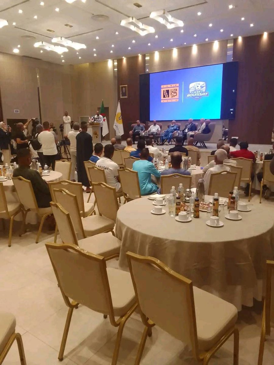#ورڨلة🗣️
 مراسيم إبرام عقد التمويل بين مستقبل #الرويسات 🩵 وشركة ENSP  فرع #سوناطراك  , ألف ألف مبروك لولايتي الحبيبة ورڨلة 🇩🇿 ولكل أنصار الزرڨة في كل مكان ..#شكرا لكل من ساهم  في هذا الانجاز