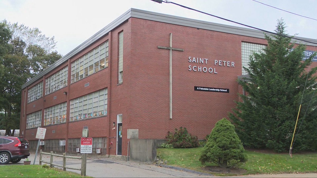 Parents hoping for answers today at a meeting after several teachers resign suddenly from St Peter School in Warwick. <a href="/AButtacavoliTV/">Abbey Buttacavoli</a> is live on <a href="/NBC10/">NBC 10 WJAR</a> Sunrise with what parents are saying to us

turnto10.com/news/local/sai…
