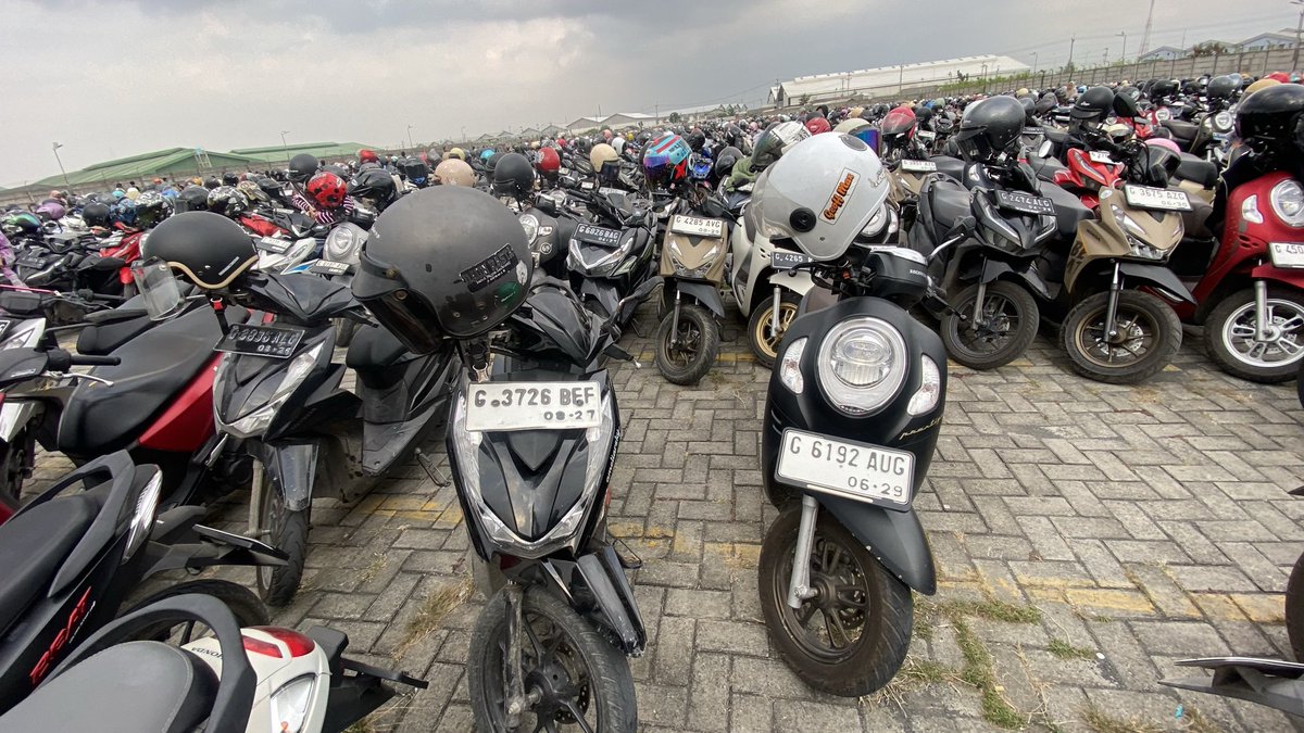 Makin hari makin muak aja sama parkiran disini, org mah berangkat pagi biar tertib bjir🥵