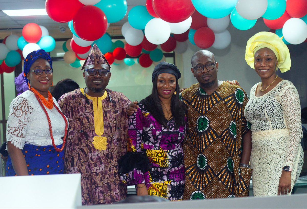 Vfdbankng's tweet image. Beautiful shots of our agents in traditional attire❤️

Serving customers is our daily job, but today, allow us to serve looks too! 

#CSW2025 #VFDMFB