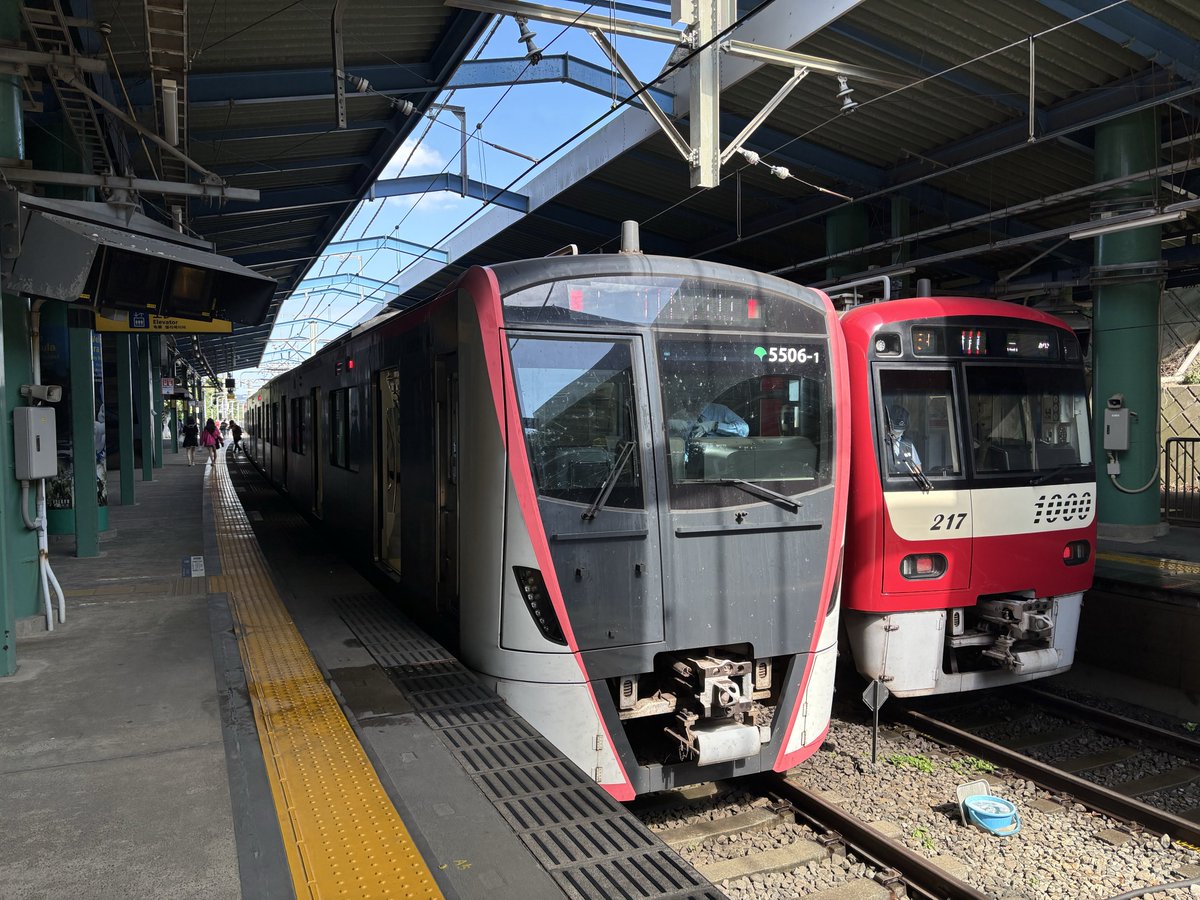 都営車が三崎口行の運用するんですね…。よく調べたら、印旛日本医大から来てるぞ、これ。ロングランすぎるって…。