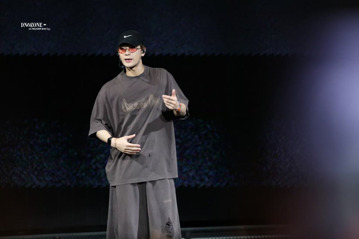 nafnsinghtophe1's tweet photo. มาเก๊าหล่อมาก🖤
#JacksonWang
#MAGICMAN2inMACAUDay1 https://t.co/gFhaYEnKPZ