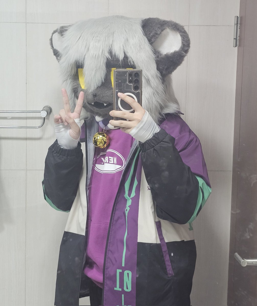 바람막이 에반데
(진짜 에바임)